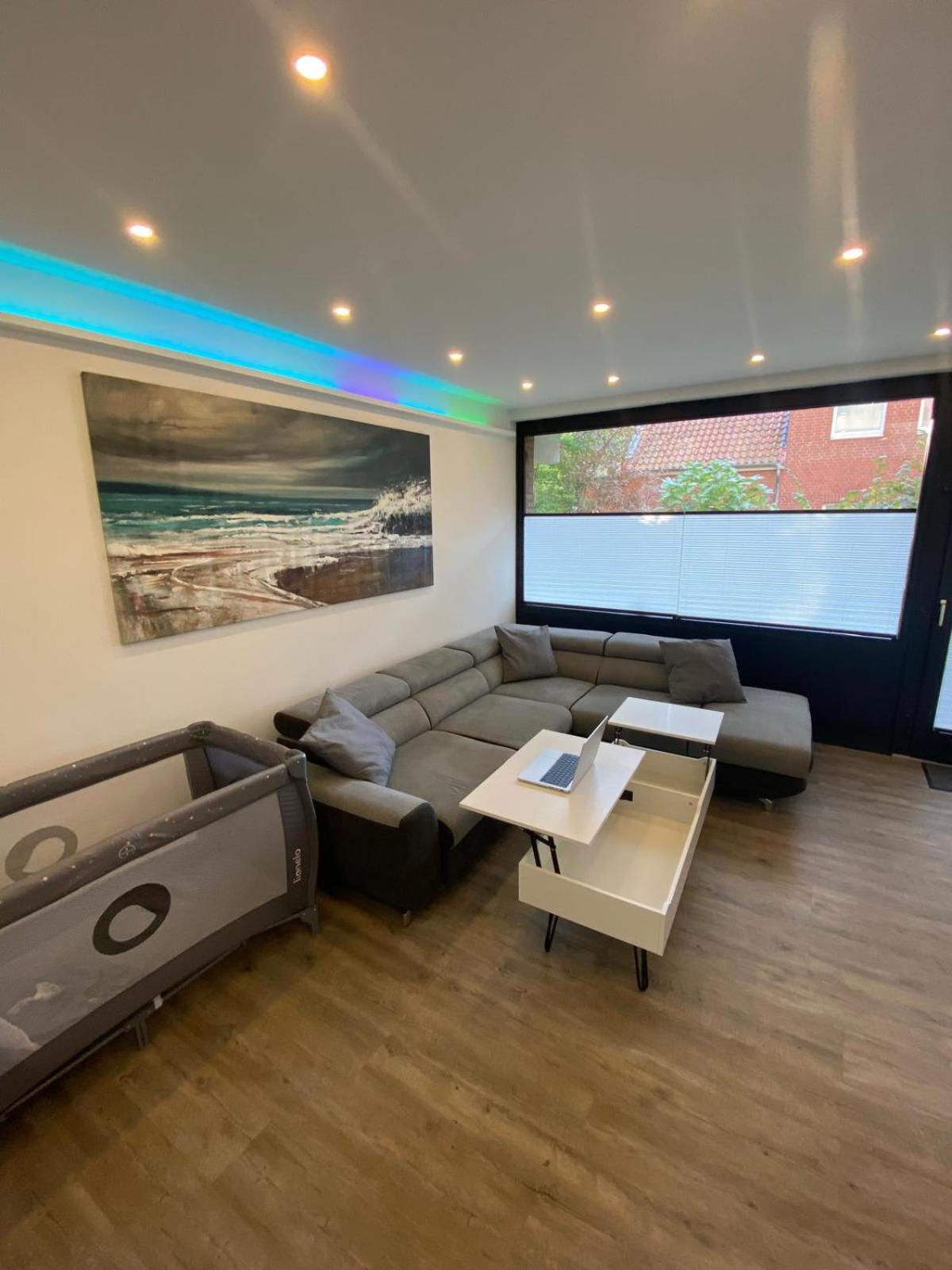 Moderne 2-zimmer-wohnung Mit Garten Apartment