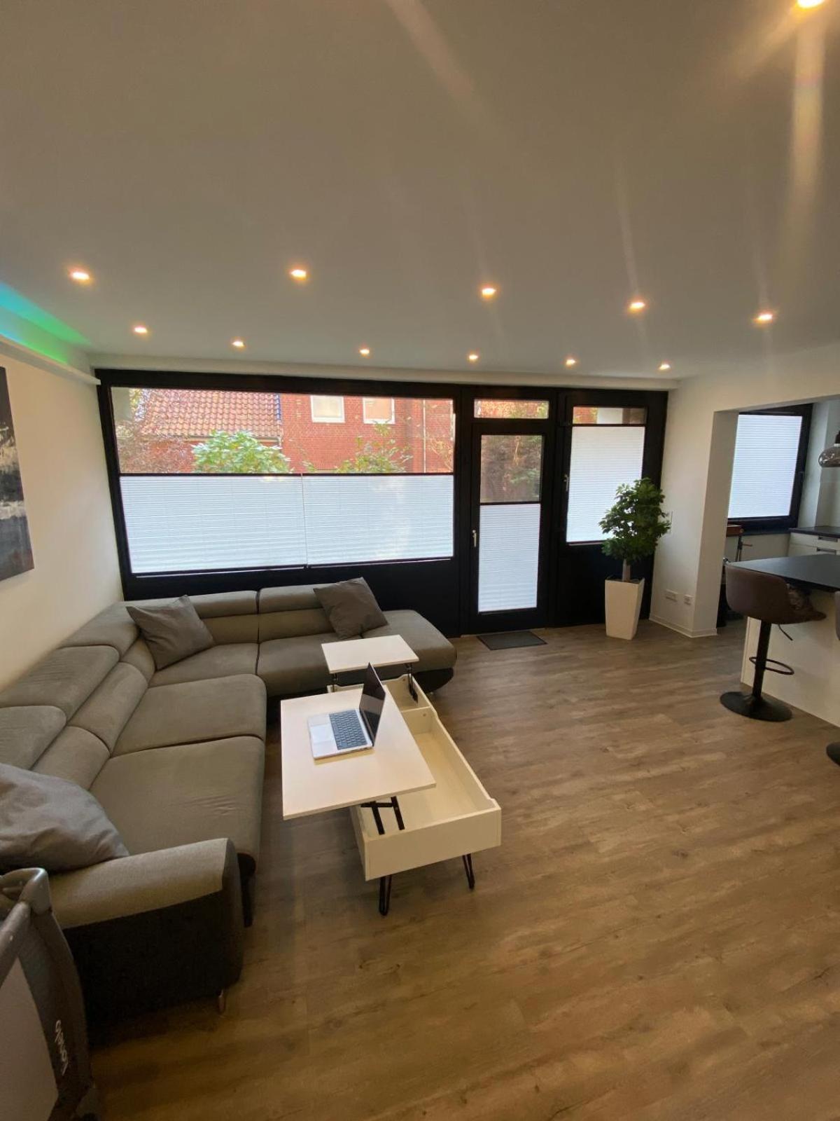 Moderne 2-zimmer-wohnung Mit Garten *